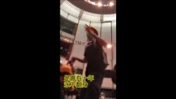 示威者梁继平7 月1 日晚占领立法会议事厅发表宣言。 (视频来源:脸书 Marcus Lau)