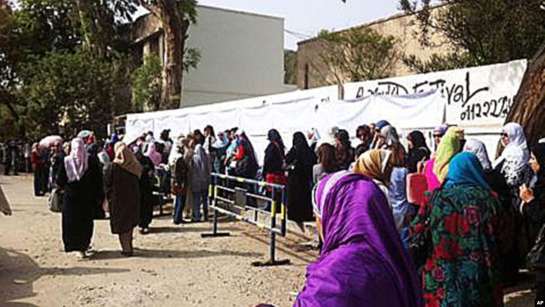 Gufning rafiqasi yalangoch fotosurat Transvestit video