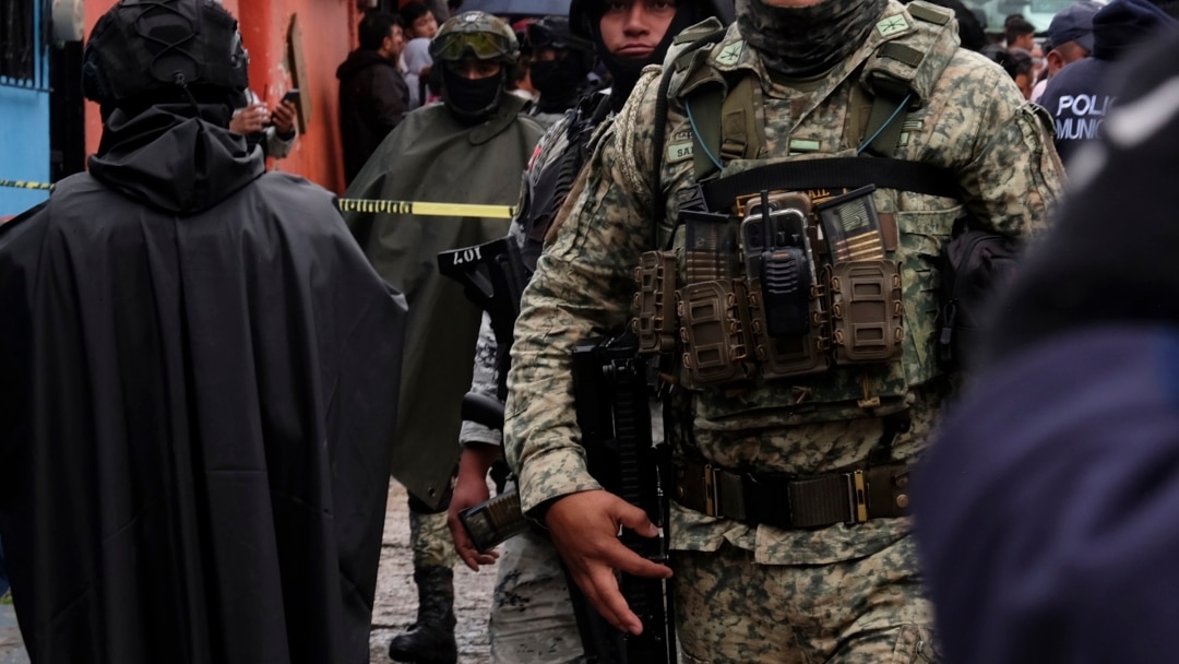 Detienen a centenar de policías en México; unos por filtrar datos, otros por  desapariciones forzadas