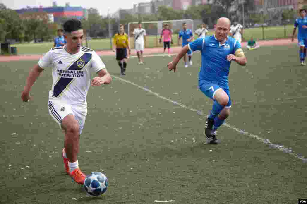 Havaskor futbolchilar chiroyli o'yin ko'rsatdilar.