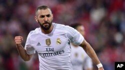 Karim Benzema célèbre son but face a l'Atletico Bilbao, 23 septembre 2015.