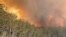 Forêt en feu autour du lac Conjola, en Australie, le 2 janvier 2020. (AP)