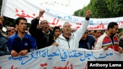 Para warga pengangguran Tunisia melakukan demonstrasi di ibukota Tunis, Jumat (22/1).