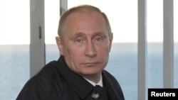 El presidente ruso, Vladimir Putin, defiende su medida de recortar el personal de la misión diplomática de EE.UU. en Rusia.