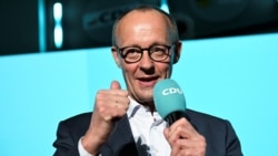 Pemimpin Partai Persatuan Demokrat Kristen (CDU) Friedrich Merz berbicara di markas partainya di Berlin, Jerman, usai exit poll pemilu Jerman diumumkan pada 23 Februari 2025. (Foto: Reuters/Angelika Warmuth)