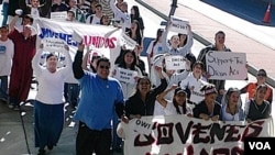 Los hijos de indocumentados que nacen en EE.UU. representan un costo para los gobiernos estatales, según los legisladores republicanos.