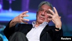 El escritor peruano, Mario Vargas Llosa, sostiene que en Venezuela existe un régimen que está socavando las libertades básicas de sus ciudadanos.