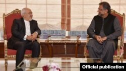 وزیراعظم شاهدخاقان عباسي او ایراني خارجه وزیر جواد ظریف. دا تصویر د ښاغلي عباسي دفتر مطبوعاتو ته خپور کړی دی