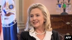 Klinton: Ushtria iraniane luan një rol gjithnjë e më të madh në ekonomi