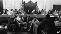 Foto tomada el 3 de agosto de 1973 en el Congreso en Washington de la Comisión del Senado que estudiaba el juicio político al entonces presidente Richard Nixon. (AP Photo/File)