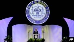 Al hablar ante la Asociación Nacional para el Progreso de los Afroestadounidenses (NAACP), Holder volvió a referirse al juicio de Zimmerman.