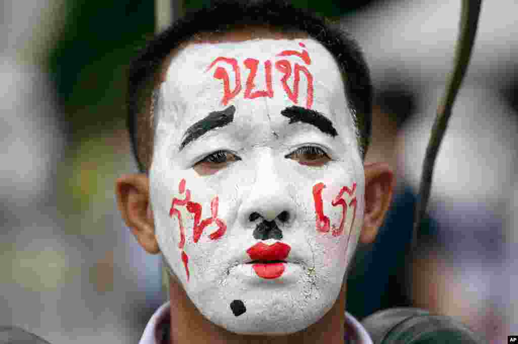 A pro-democracy demonstrator with a face paint that reads &#39;End it with our generation&#39; during a protest at Thammasat University in Pathum Thani, north of Bangkok, Thailand.