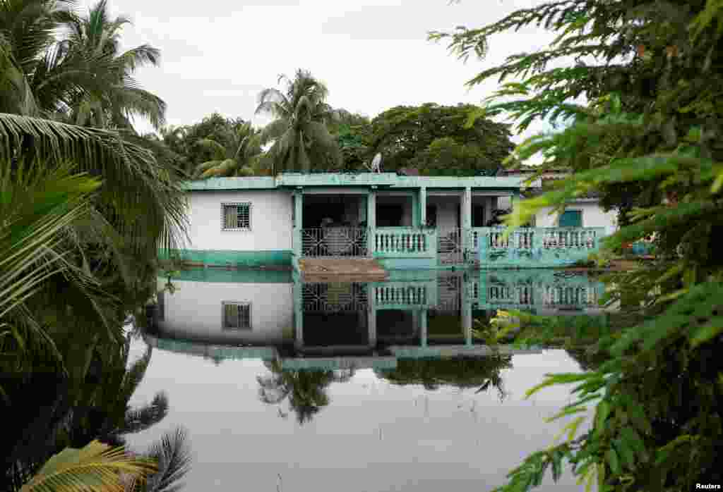 Sin embargo, el NHC advirtió que las precipitaciones en la zona podrían provocar inundaciones y deslizamientos de tierra.