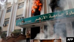 Zgrada kairskog Univerziteta Al-Azar posle upada studenata