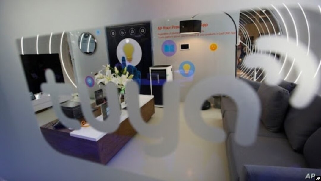 Una maqueta de casa inteligente se exhibe en el puesto de Tuya en CES International, el 9 de enero de 2019, en Las Vegas.