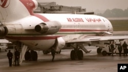 Un avion d'Air Algérie à Paris, le 26 avril 2007.