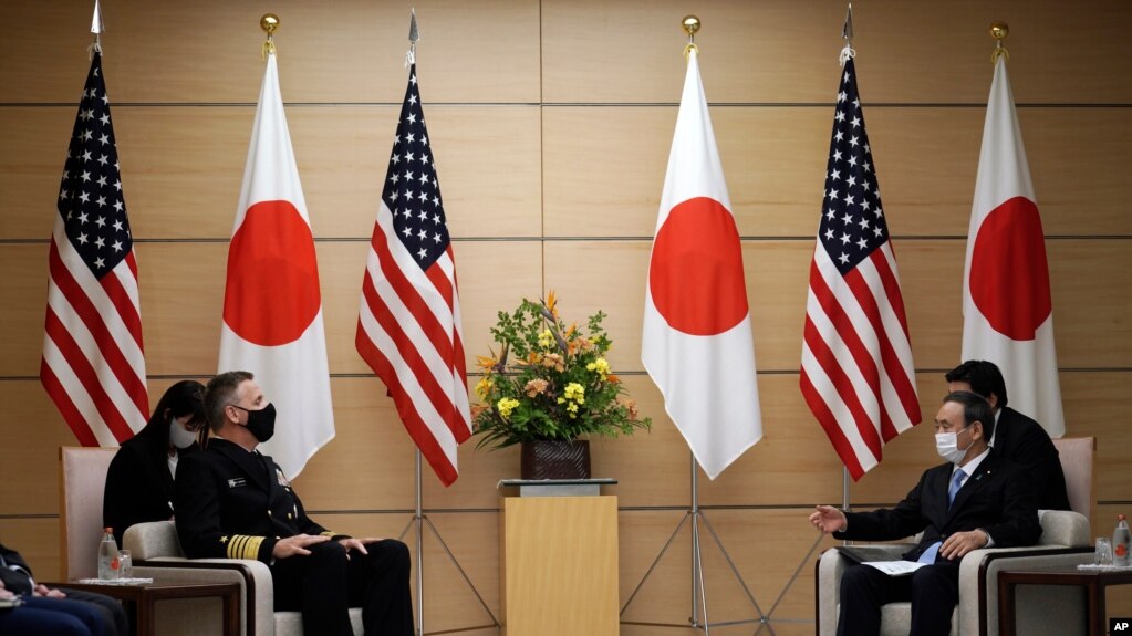 Đô Đốc Philip Davidson trong lần hội kiến thủ tướng Nhật, Yoshihide Suga, 22 tháng 10, 2020, tại Tokyo.