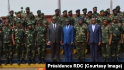 Président Félix Tshisekedi na Haut-Commandement ya mampinga, na Kinshasa, RDC, 1er février 2019. (Présidence RDC)