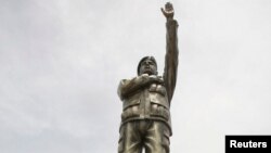 A statue of Venezuela's former president Hugo Chavez at the main avenue of the Riberalta town in Beni Province, at the northeast of La Paz, Nov. 6, 2013. 