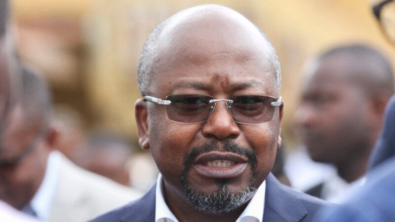 Présidentielle au Gabon: un candidat réclame un "procès" pour les Bongo détenus