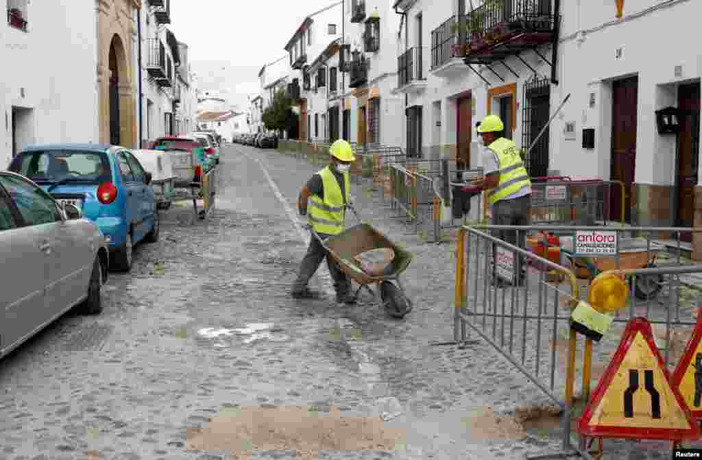 Trabajadores de la construcción han retornado a sus puestos para reiniciar proyectos que estaban suspendidos debido a las medidas de confinamiento decretadas por el Gobierno.