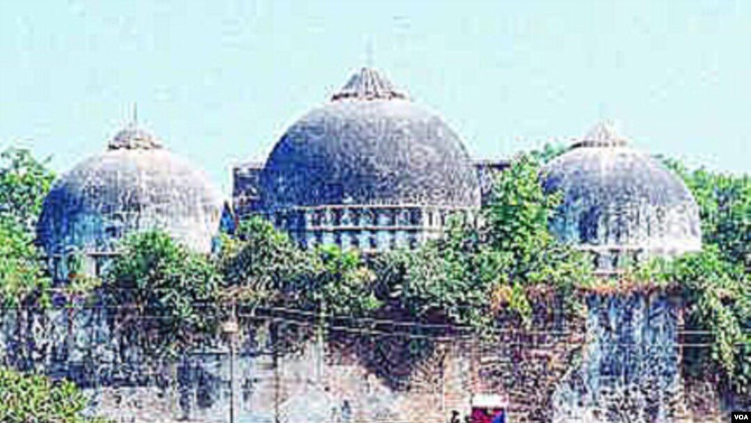 Masjid Babri di Ayodhya, peninggalan dari abad ke 16 yang dihancurkan aktivis Hindu tahun 1992.