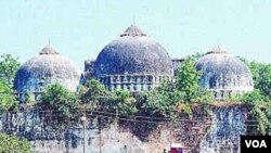 Masjid Babri di Ayodhya, peninggalan dari abad ke 16 yang dihancurkan aktivis Hindu tahun 1992.