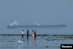 یک کشتی حامل نفت روسیه حدود یک ماه پیش در سواحل هند در دریای عرب دیده می‌شود