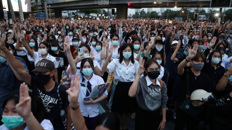 Thai Police Seek to Restrict Media as Protests Continue