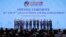 Para pemimpin negara-negara ASEAN berpose bersama pada pembukaan KTT ASEAN di Vientiane, Laos hari Rabu (9/10). 