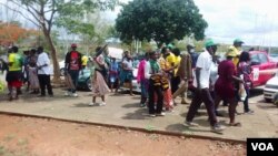 Abanye abakhonona ngendlala okuqhutshwa ngayo ukhetho kubandla leZanu PF batshengisele emigwaqweni eMashonaland West.