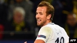 L'attaquant anglais de Tottenham Harry Kane lors du match de football du Groupe H de l'UEFA Champions League BVB Borussia Dortmund contre Tottenham Hotspur au BVB Stadio, à Dortmund, Allemagne, 21 novembre 2017. / AFP PHOTO / John MACDOUGALL