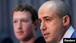 Russian entrepreneur and venture capitalist Yuri Milner (R) speaks while Facebook CEO Mark Zuckerberg looks on at the Life Sciences Breakthrough Prize announcement in San Francisco, California, Feb. 20, 2013. 