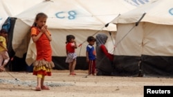 Displaced children, who fled from the Islamic State violence, gather at a refugee camp in the Makhmour area near Mosul, Iraq, June 17, 2016. 