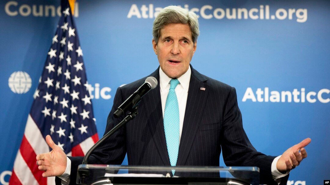 Menlu AS John Kerry berbicara mengenai dampak perubahan iklim di Washington, hari Kamis (12/3).