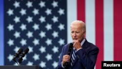 Presiden AS Joe Biden menyampaikan pidato mengenai kejahatan dengan senjata api di Wilkes Barre, Pennsylvania, pada 30 Agustus 2022. (Foto: Reuters/Kevin Lamarque)