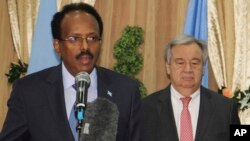 Le président somalien Mohamed Abdullahi Mohamed, avec en arrière plan, Antonio Guterres, Secretaire Général de l'Onu.