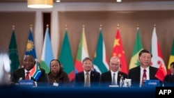 FILE - President of China Xi Jinping (R) and South African President Cyril Ramaphosa (L) attend the China-Africa Leaders' Roundtable Dialogue on the last day of the 2023 BRICS Summit in Johannesburg on August 24, 2023. 