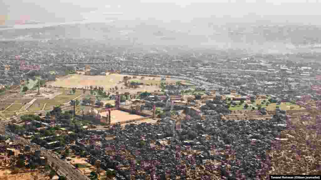 شاہی قلعہ، بادشاہی مسجد اور ساتھ ہی مینار پاکستان کی ایک ساتھ تصویر کشی