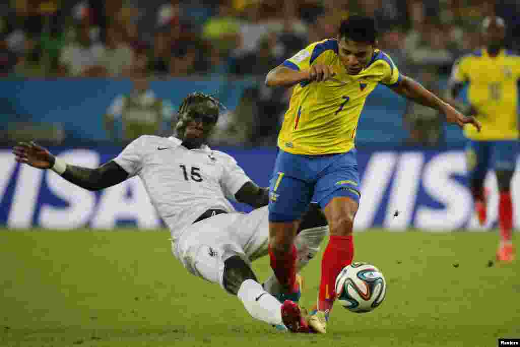 برازیل فٹ بال ورلڈکپ کے گروپ ای کے کھیل میں فرانس اور اکویڈور کی ٹیمیں میدان میں اُتریں