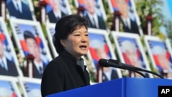 Presiden Korea Selatan Park Geun-hye dalam sebuah upacara pemerintahan. (Foto: Dok)