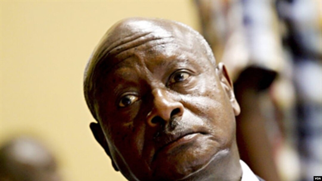 Presiden Uganda Yoweri Museveni (foto: dok) pada hari Minggu bertemu dengan Presiden Somalia Sheikh Sharif Sheikh Ahmed.