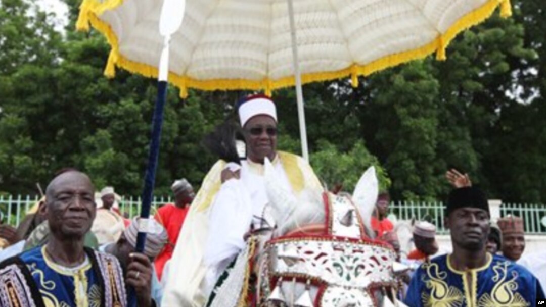 Shehun Borno, Muhammad al-Amin ibn Muhammad el-Kanemi, yana hawan Sallar azumi a Maiduguri.