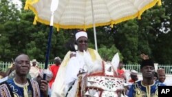 Shehun Borno, Muhammad al-Amin ibn Muhammad el-Kanemi, yana hawan Sallar azumi a Maiduguri.