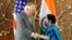 La ministra de Relaciones Exteriores de India, Sushma Swaraj (derecha) recibió al secretario de Estado de EE.UU., Rex Tillerson, en Nueva Delhi, el miércoles, 25 de octubre de 2017.