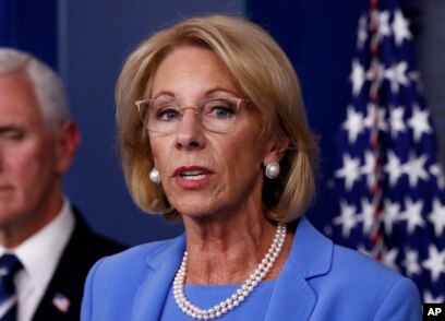 Menteri Pendidikan AS Betsy DeVos di Washington, 27 Maret 2020.