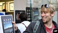 Ryan Brown with his new iPad outside the Apple store in Bethesda, Maryland, 03 Apr 2010