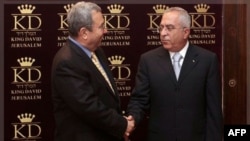 Thủ tướng Palestine Salam Fayyad (phải) và Bộ trưởng Quốc phòng Israel Ehud Barak (ảnh tư liệu)