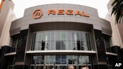 Кинотеатр киносети Regal Cinemas в Ирвине, штат Калифорния. 8 сентября 2020 года. 