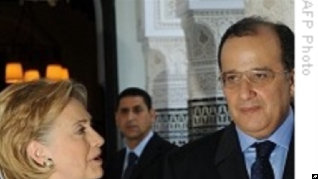 Clinton Says Israel Should Reciprocate Palestinian Moves